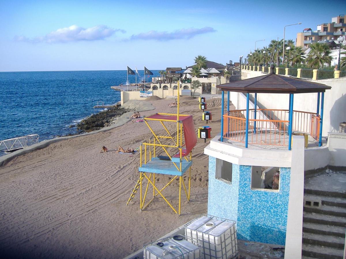 Seashells Apartments with terrace, just off the seafront in Bugibba - by Getawaysmalta - B&B