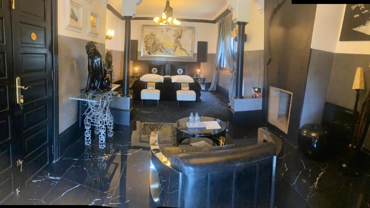 Suite Noire