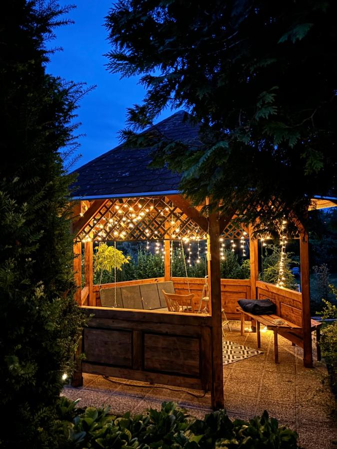 NEON Apartman Csopak Balaton - B&B