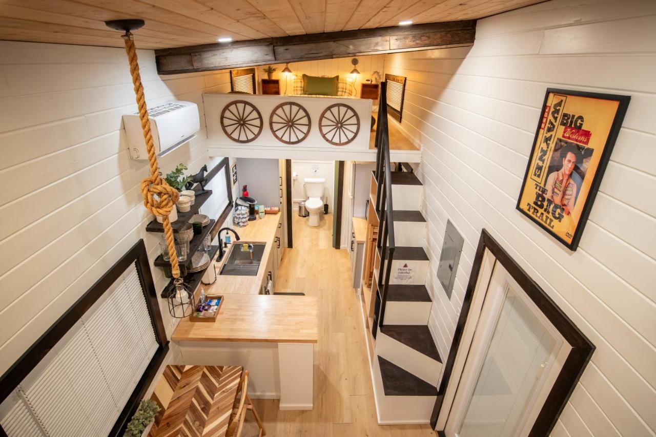 Unique Tiny Home Minutes from Downtown - B&B