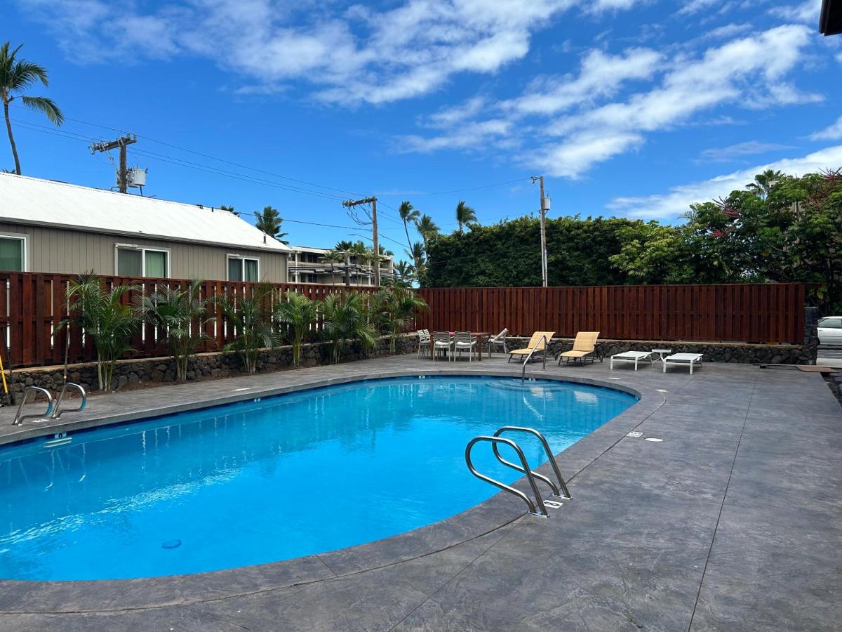 Kona 1br condo on Alii Dr saltwater pool surf sun AC close to magic sands beach - B&B