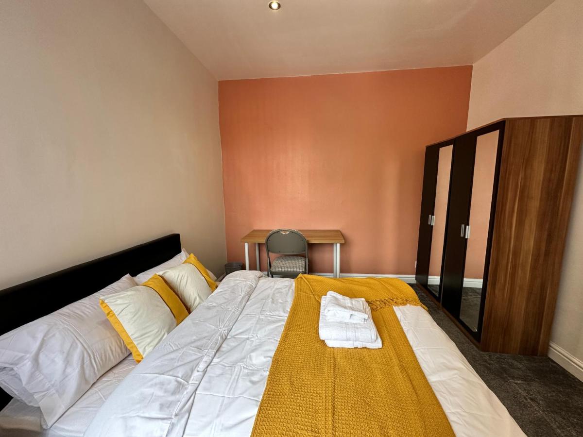 Daisybank Co-Living - Private Room Self-Cater - B&B Manchester