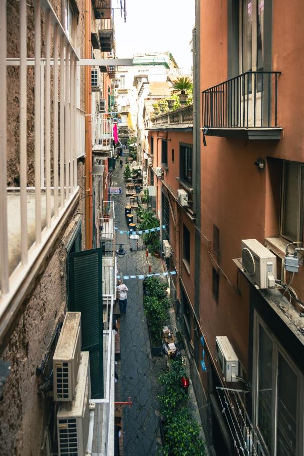 Song House Apartment centro storico 5 pax - B&B Napoli