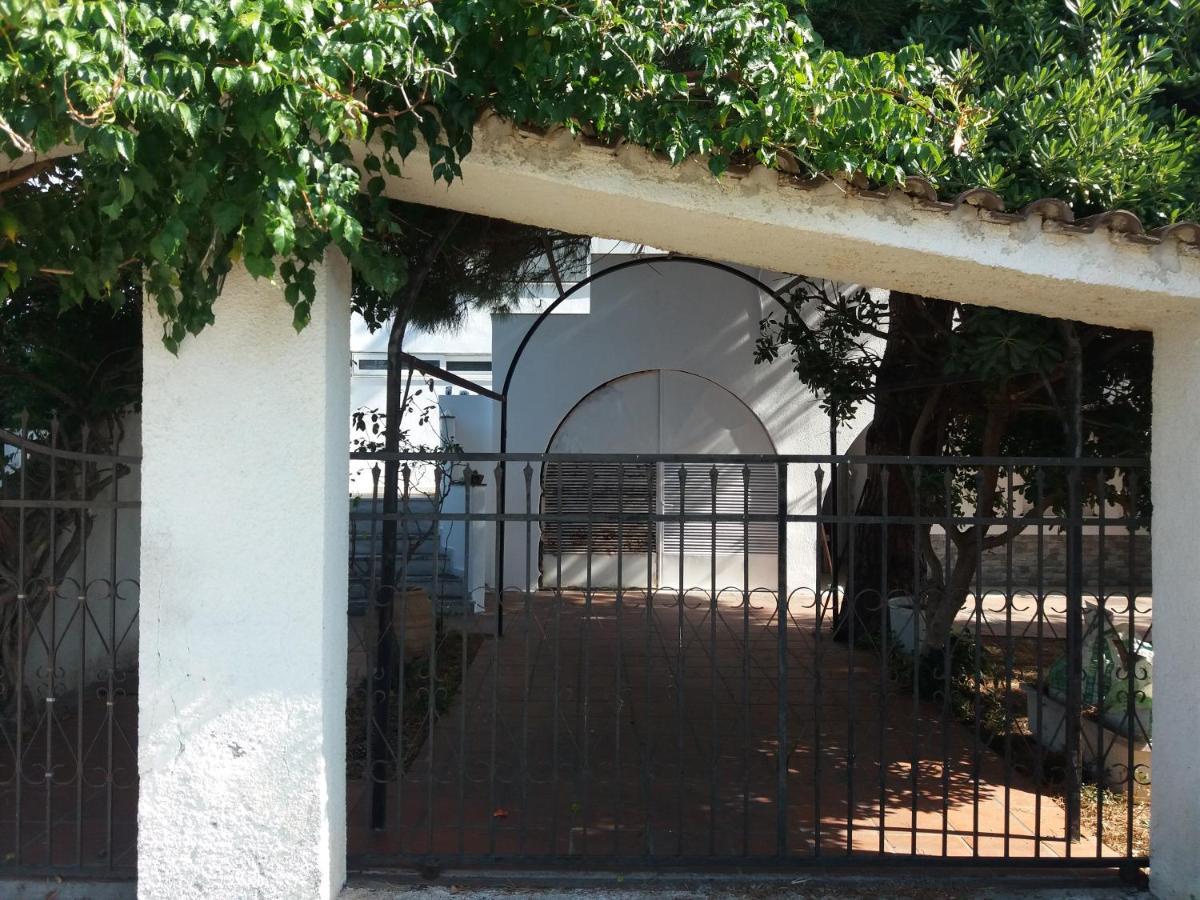 Sea side studios with swimming pool & parking - B&B Kassandra