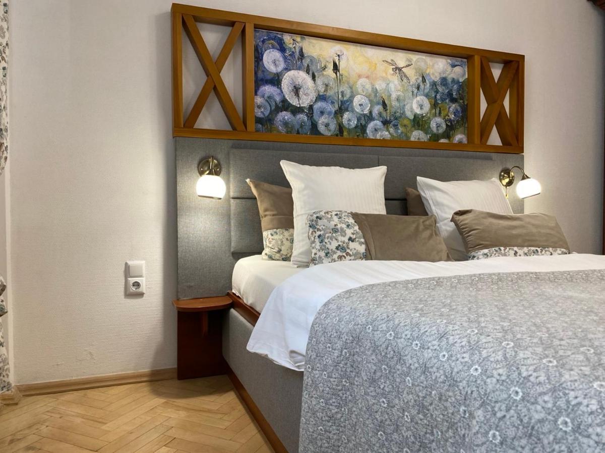 5 LVIV -APART дві кім ізольовані і кухня- студія з балконом тиха центр - Bed and Breakfast Lviv
