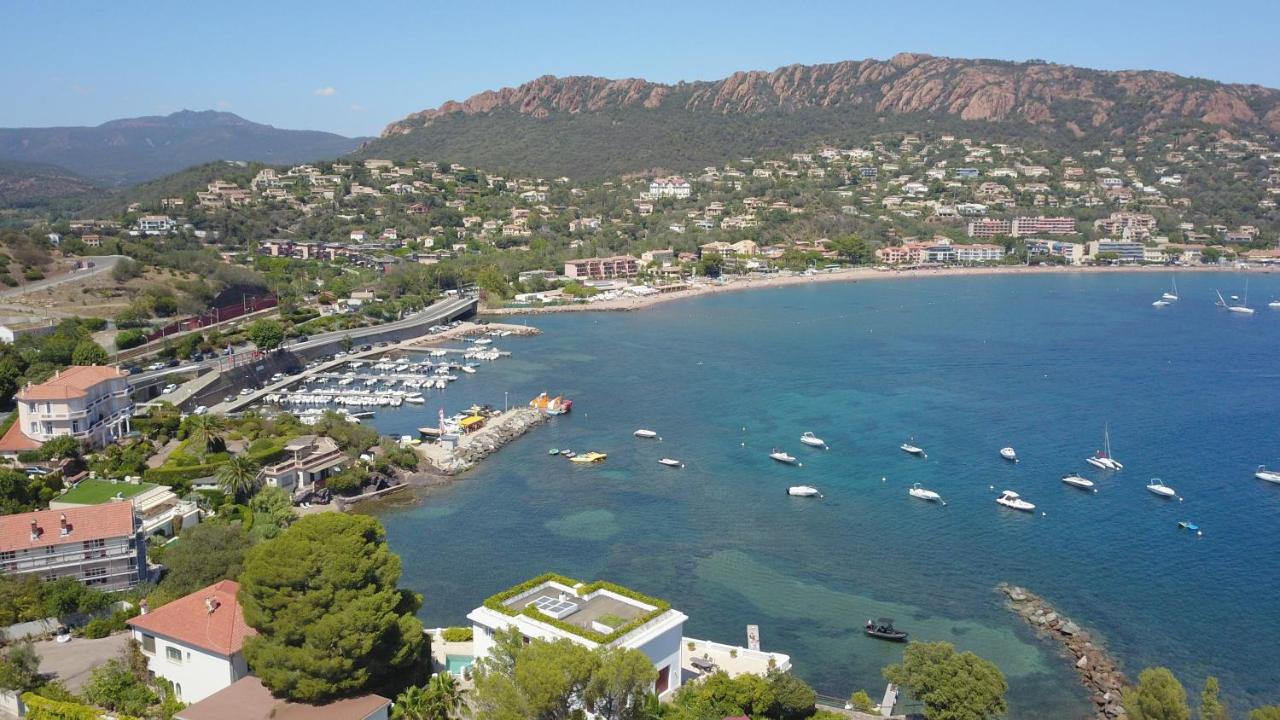 Villa avec piscine et plage privée La Crique Agay - Chambres d’hôtes