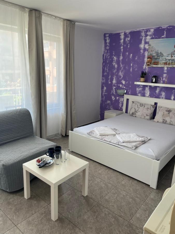 Deluxe Double Room (2 Adults + 1 Child)