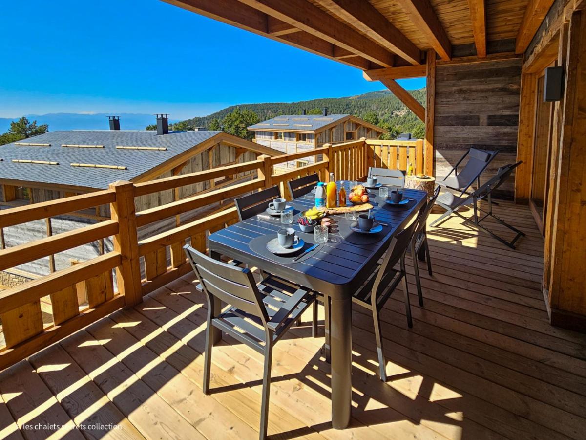 Two-Bedroom Apartment with Mountain View