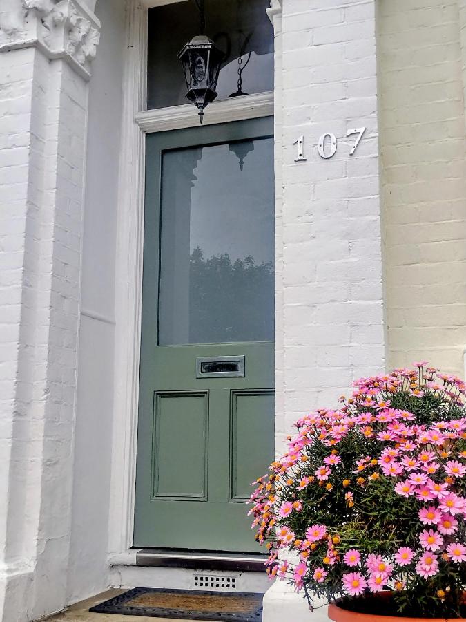 Annette's Place, Greenwich Garden Apartment, London - Bed and Breakfast