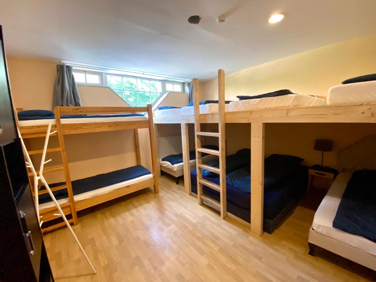 Chambre Familiale avec Salle de Bains Commune