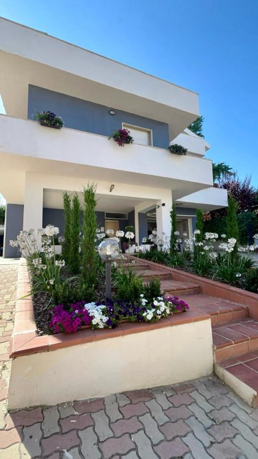 Villa Ettore - Bed and Breakfast