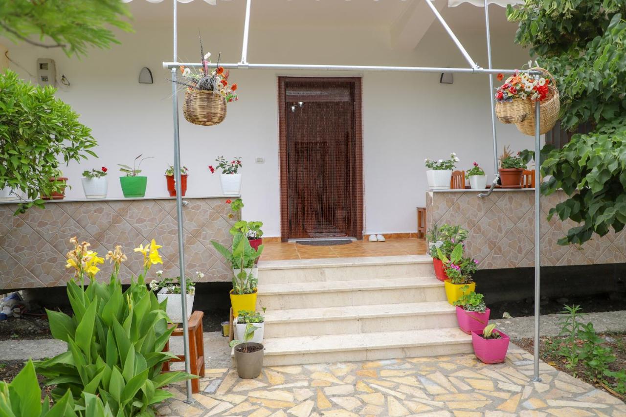 Apartment Xheison - Ferienwohnung Berat