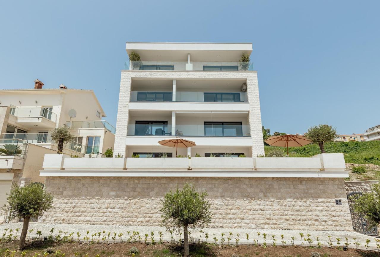Two-Bedroom Apartment with Terrace and Sea View
