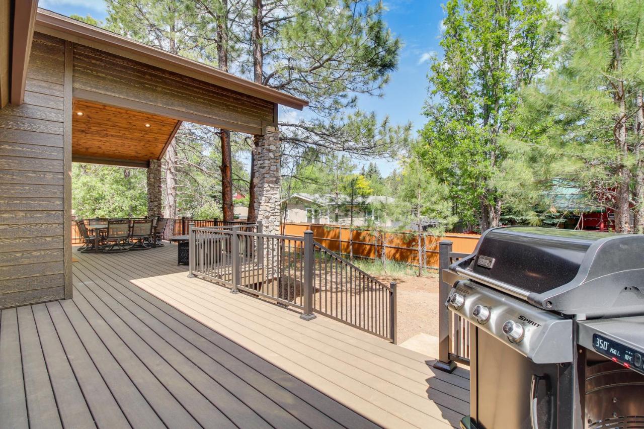 Fire Pit and Deck Airy Cabin Near Pinetop Lakes - B&B Indian Pine
