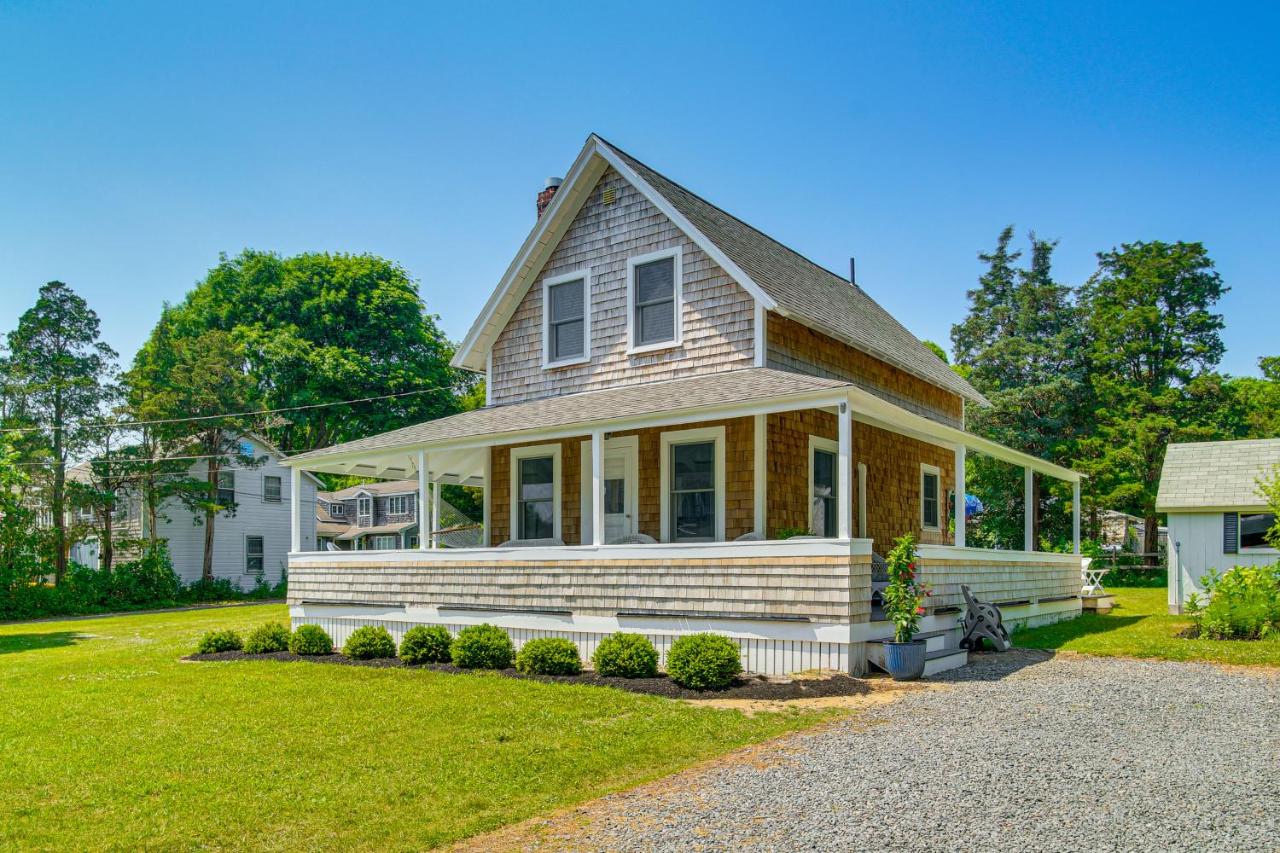 Walk to 2 Beaches Pocasset Home with Kayaks and Bikes - B&B
