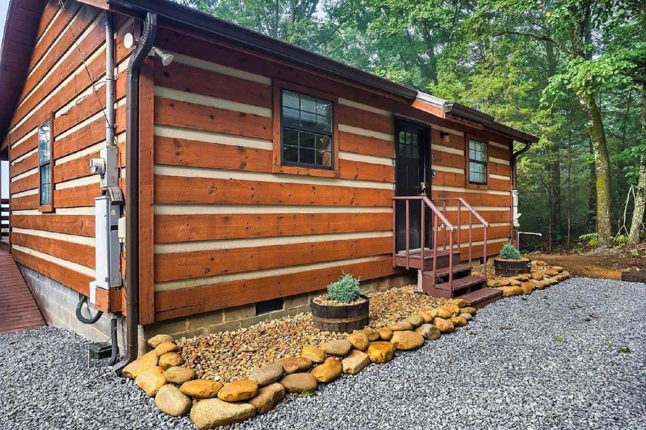 Romantic, Private Cabin in Smokies Hot Tub Firepit - B&B