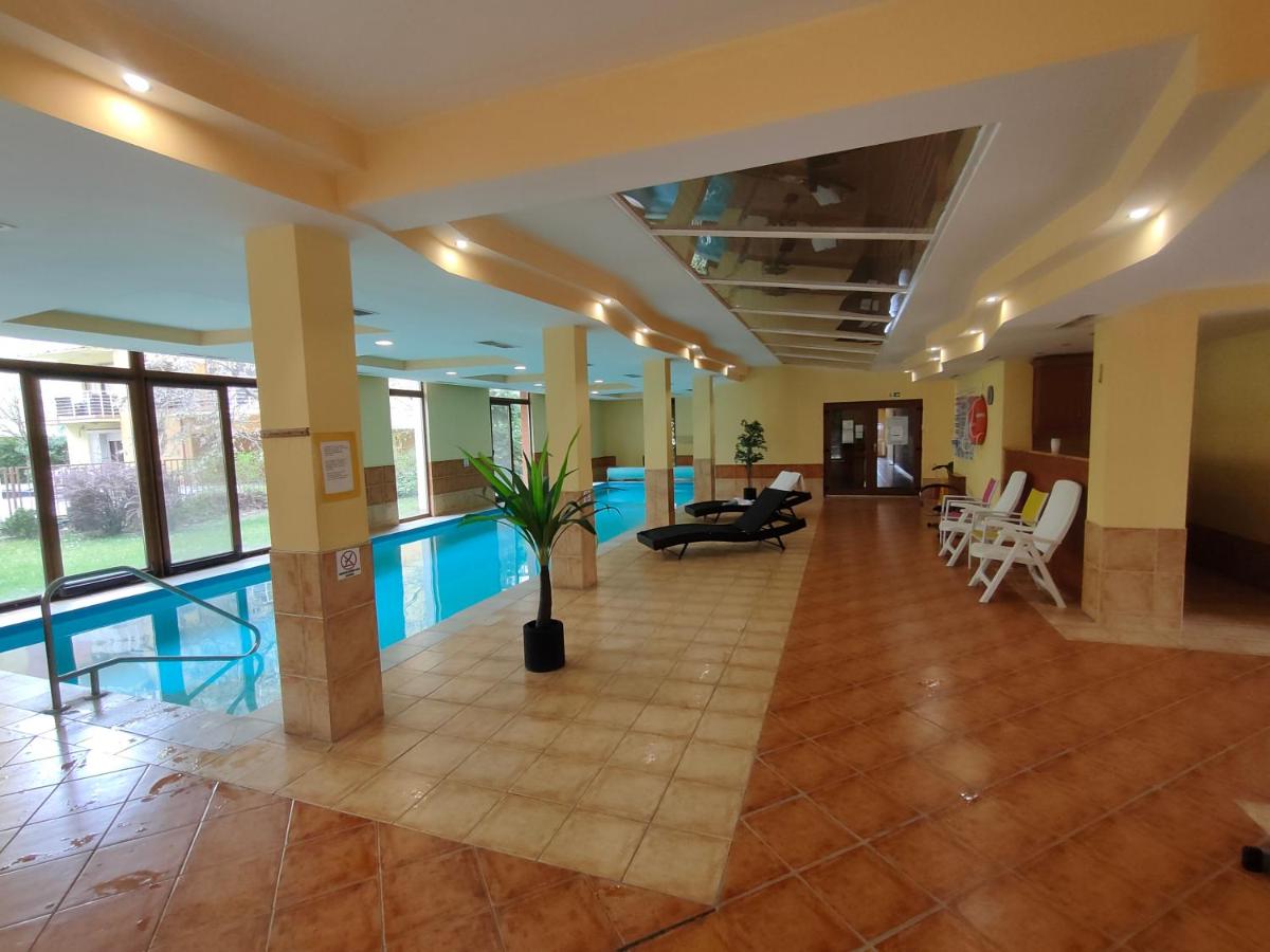 ReNiCa Wellness Apartman Siófok - B&B