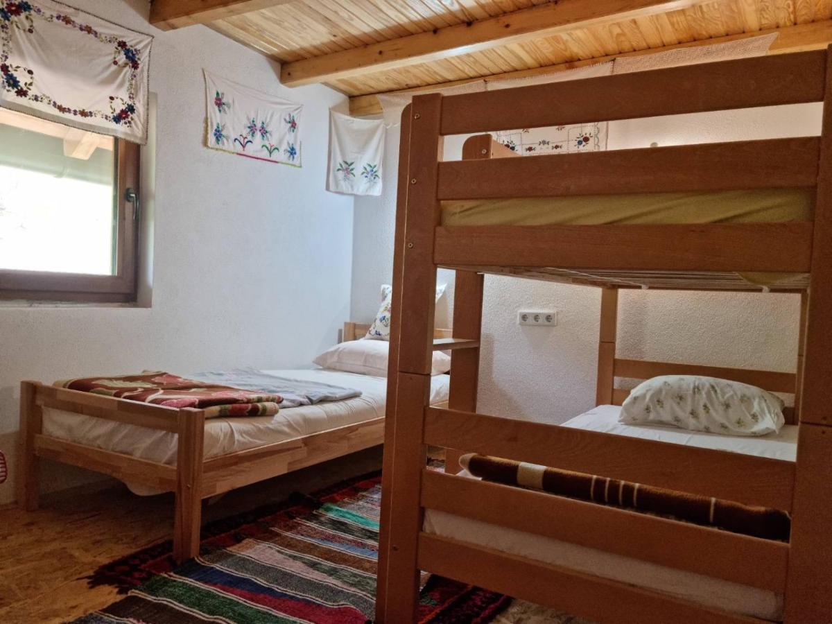 Dreibettzimmer mit Bergblick