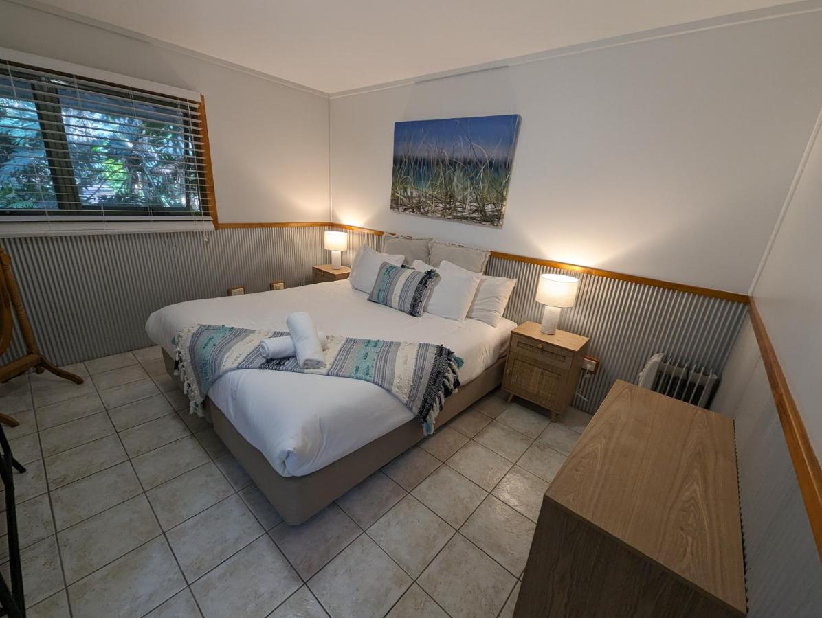Self contained Garden View Bungalow with Hot Tub - Not Pet Friendly 