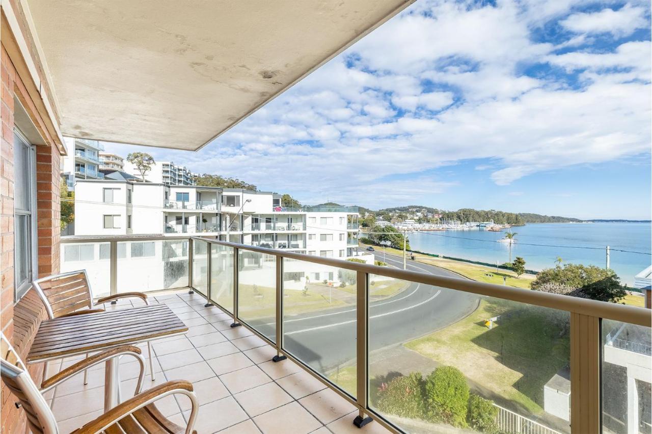 Blue Vista,9,13 Victoria Parade - Studio with stunning water views and air conditioning - B&B