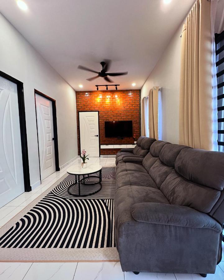 Homestay Langkawi Guesthouse 5 bedrooms - Bed and Breakfast
