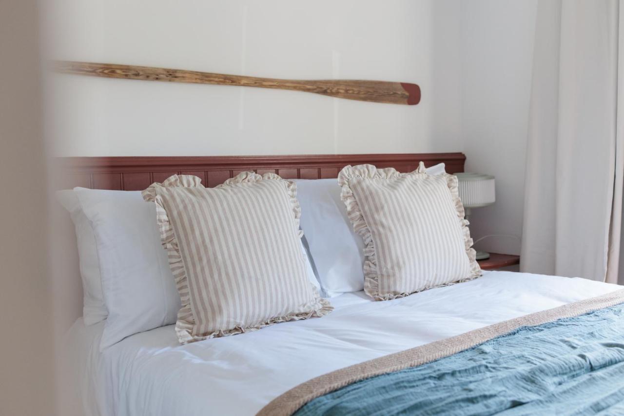 The Retreat, Waterfront & Log Burner - B&B