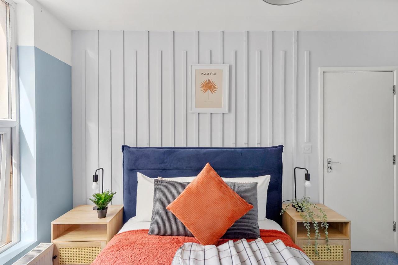Stylish Sleek Abode - Sleeps 6 - Ferienwohnung