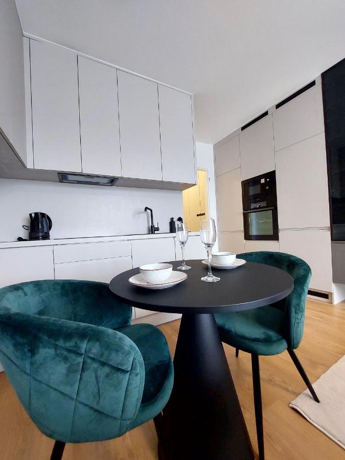 Apartman Zoku s private garage parking free - B&B