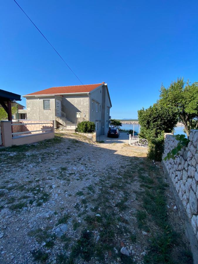 Rosmarin Apartments Sea View Garden Side - Chambres d’hôtes Jadranovo