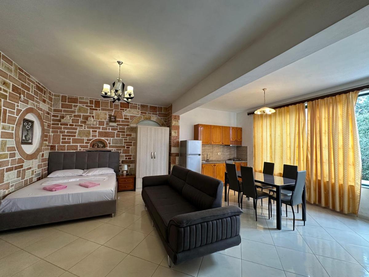 White Stone Apartments Ksamil - B&B