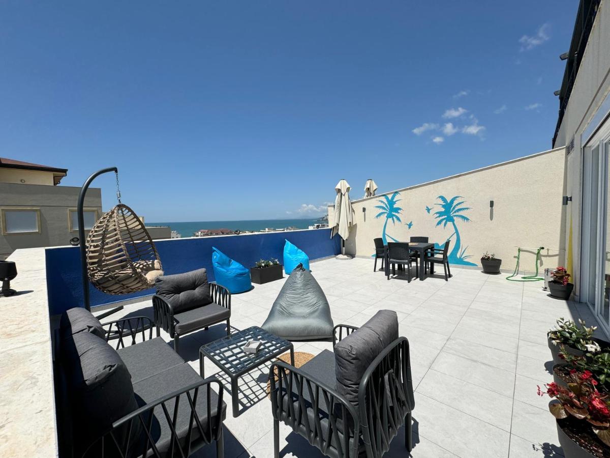 Appartement met 1 slaapkamer, een terras en uitzicht op zee.