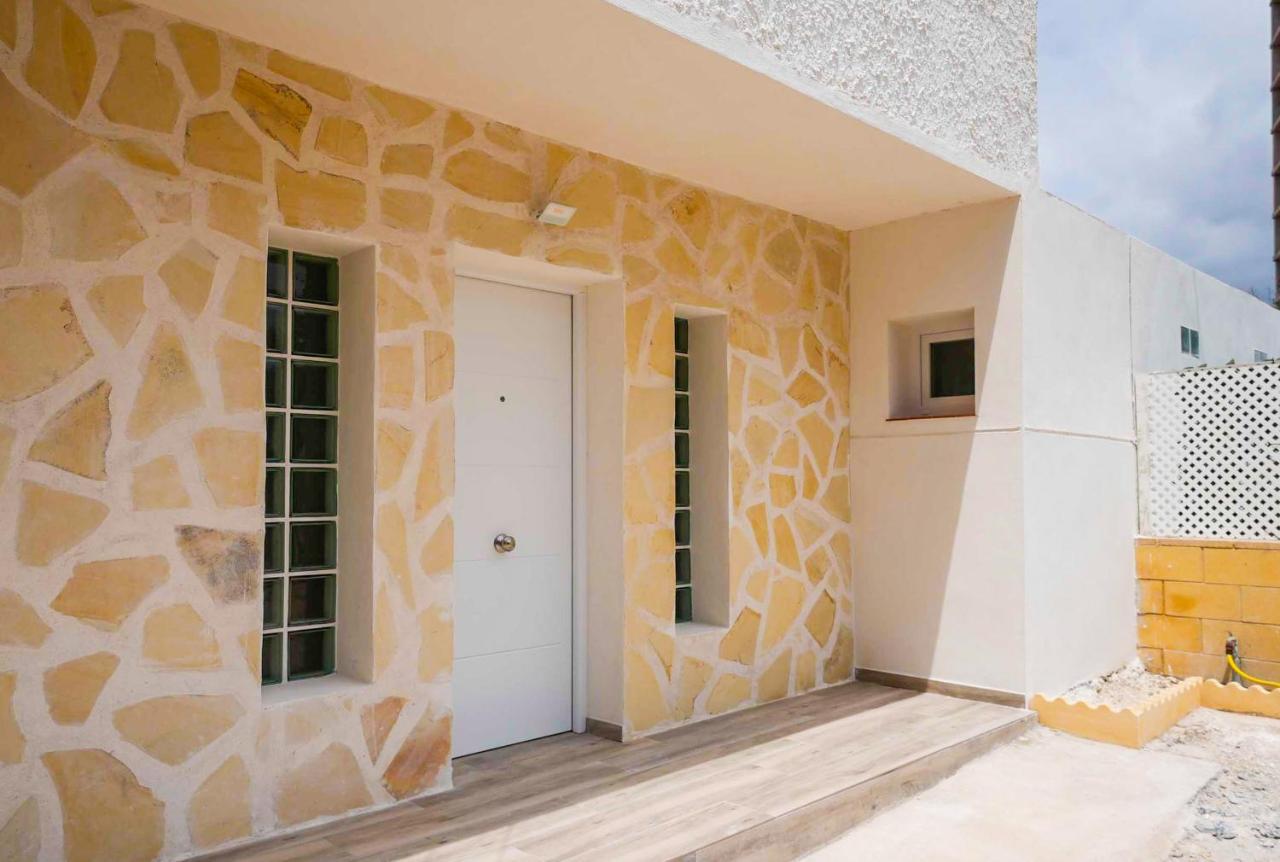 Casa LOMA con terreno privado y parking compartido - a 800m de Playa Poniente - B&B