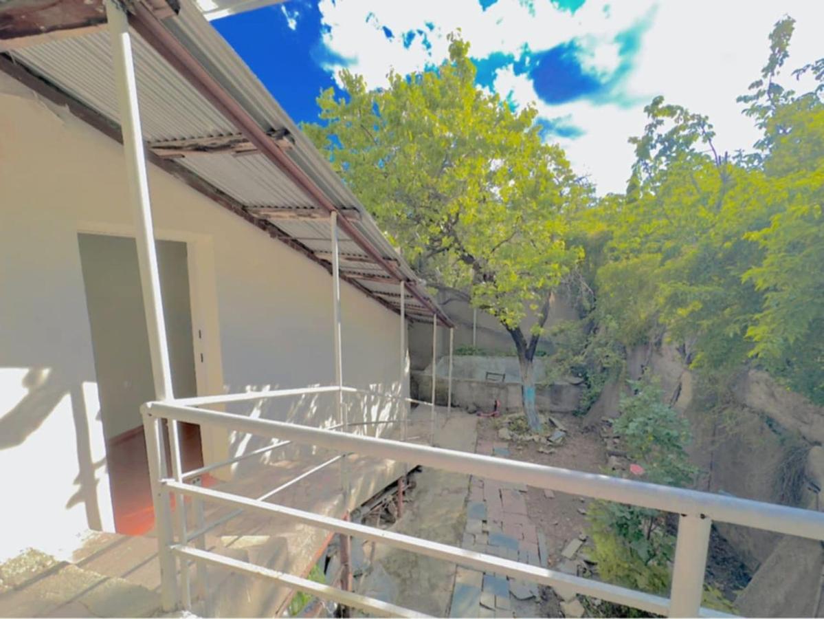 2 Floor House with big garden and Mountain View in Bjni - B&B Bjni