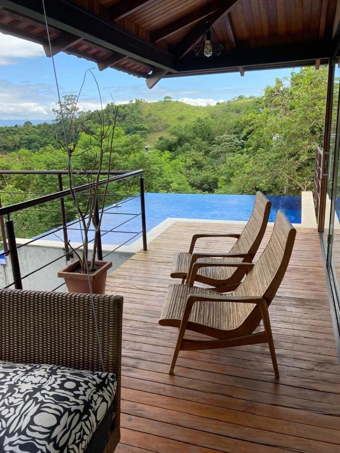 Espetacular casa em condomínio com vista para o mar e montanhas ,com maravilhosa piscina de borda infinita - B&B