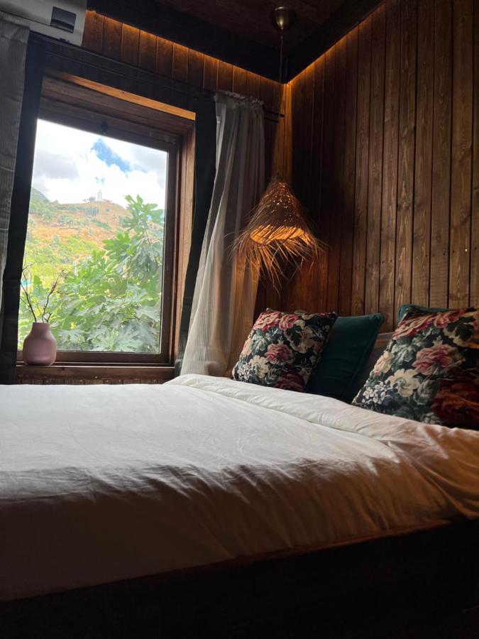 Deluxe wood cabin with Mountain View