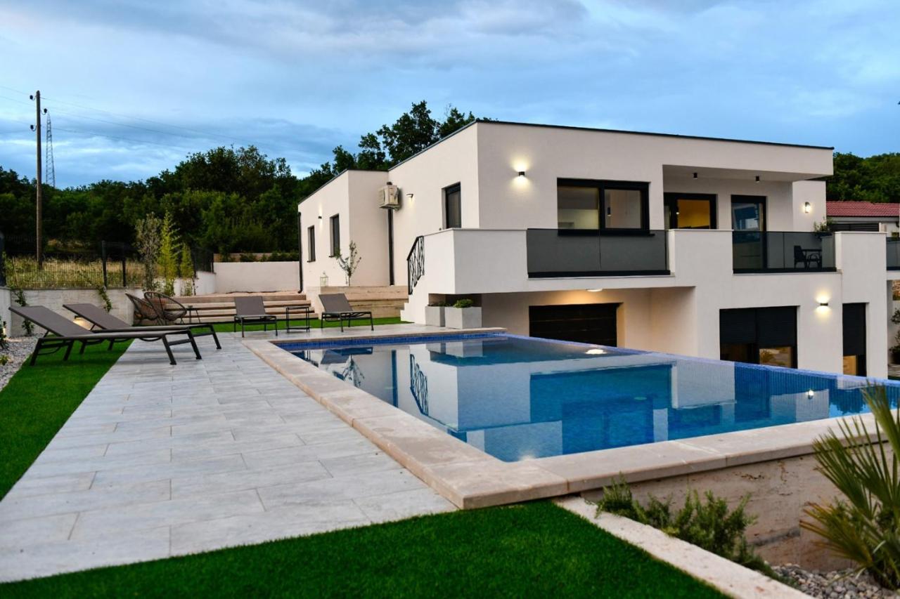 Luxury villa Neptune near Imotski, private pool - B&B