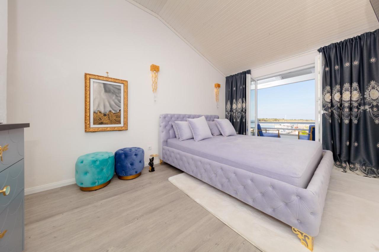 One-Bedroom Apartment with Sea View and Balcony