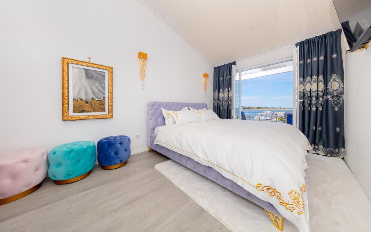 One-Bedroom Apartment with Sea View and Balcony