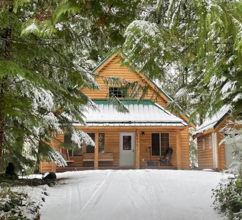 Hemlock Lodge - Mount Baker Retreat with Hot Tub - B&B