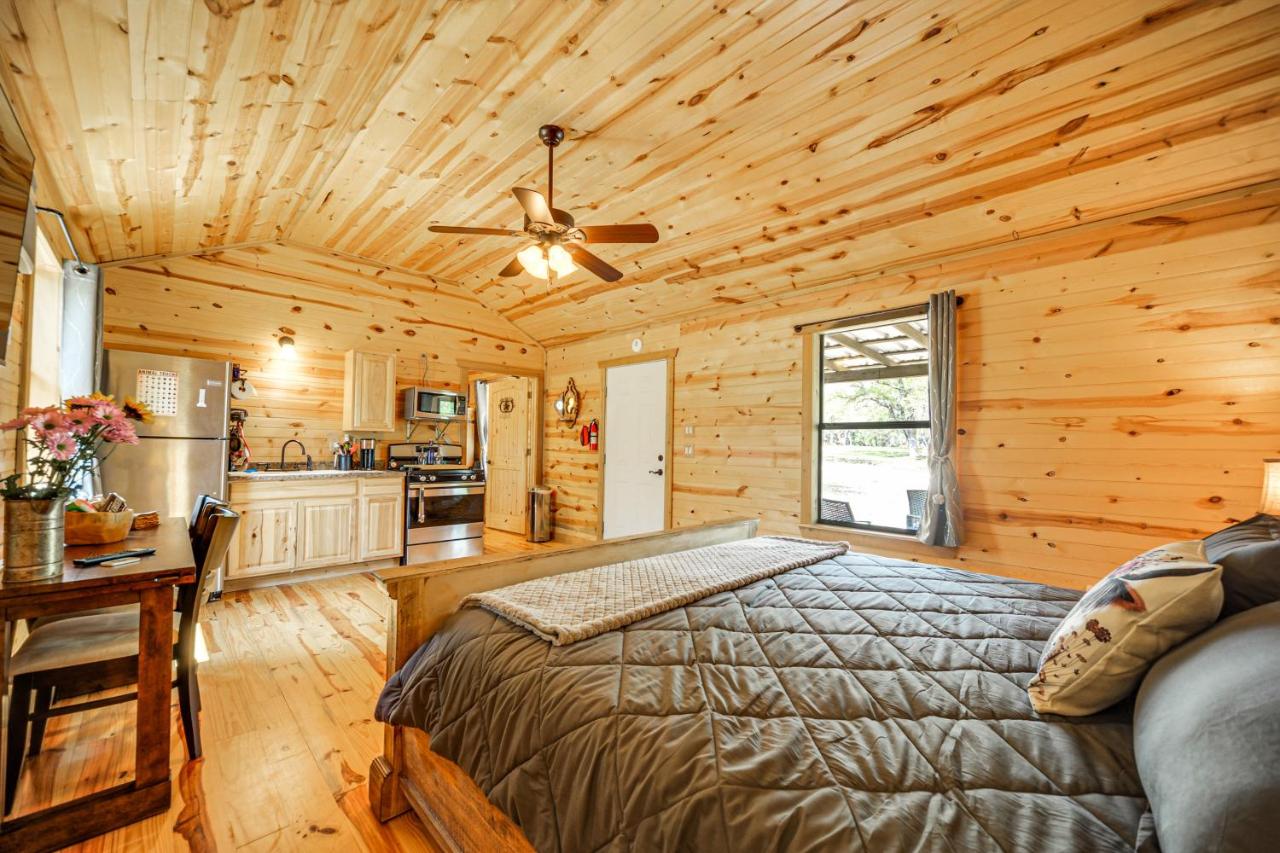 ‘Cozy Cabin’ Hill Country Escape w/ Views - B&B Johnson City