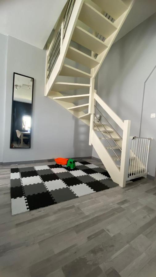 Next2Airport - Appartement House of Lions - B&B
