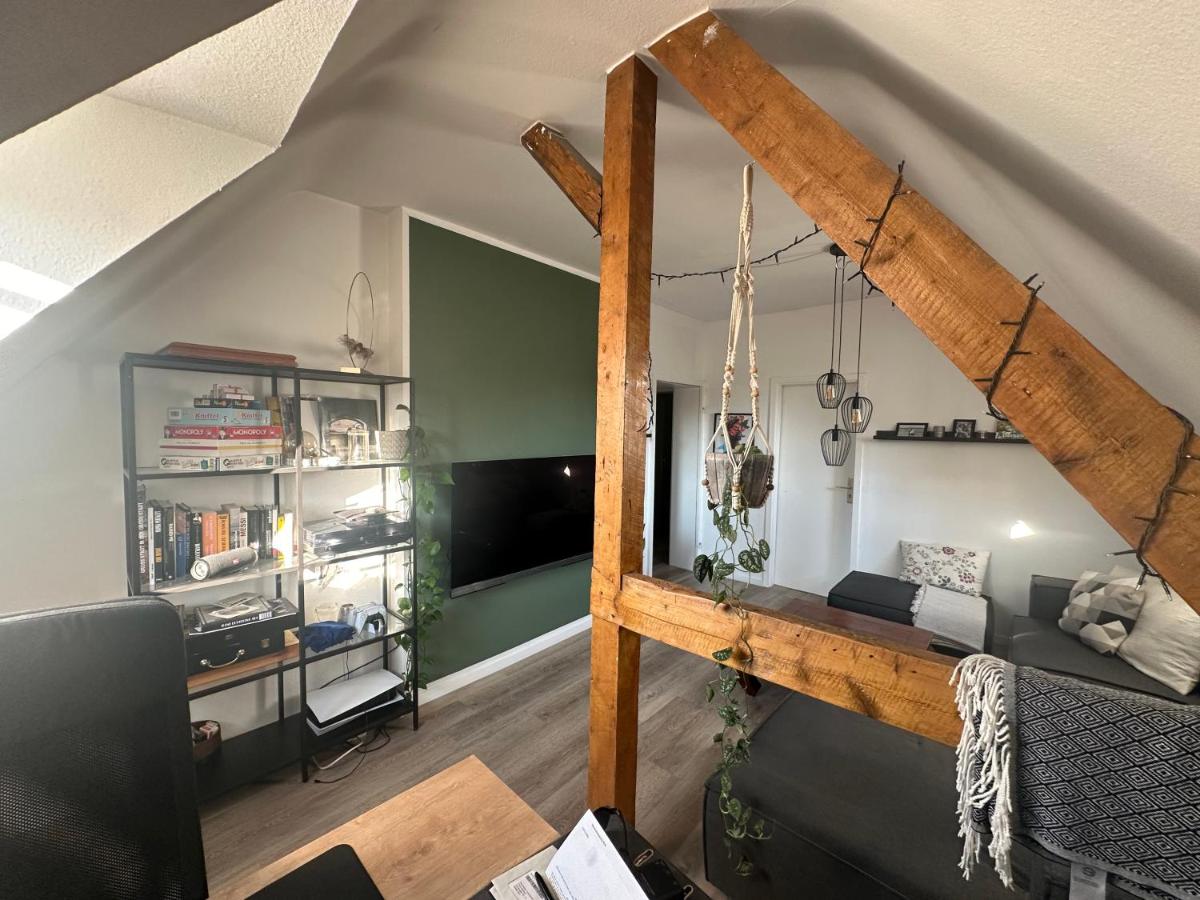 Charmante Wohnung direkt am Media Park Köln - Bed and Breakfast