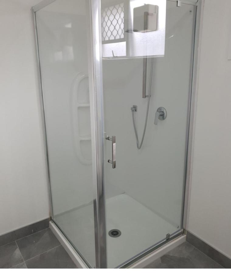 C4 Save money budget affordable cabin with comfort! Cabin 4 - B&B Auckland