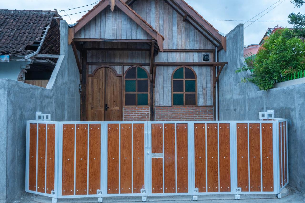 Singgah Ndalem - wooden house Jogja - Chambres d’hôtes