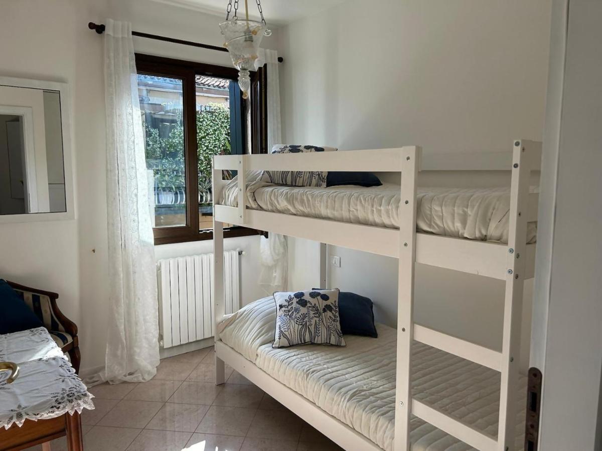 Villa bifamiliare per famiglie con giardino. - B&B Cavallino-Treporti