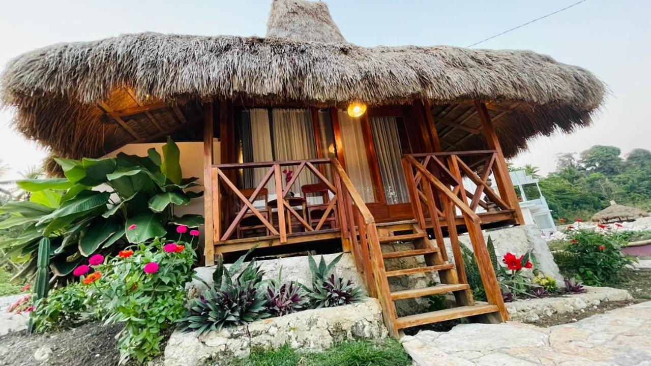 Three Queen Villa and Homestay - B&B