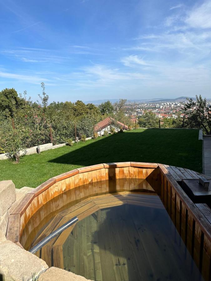 JOYSO LIFE Brasov Apartments - Couples Only - Bed and Breakfast Braşov