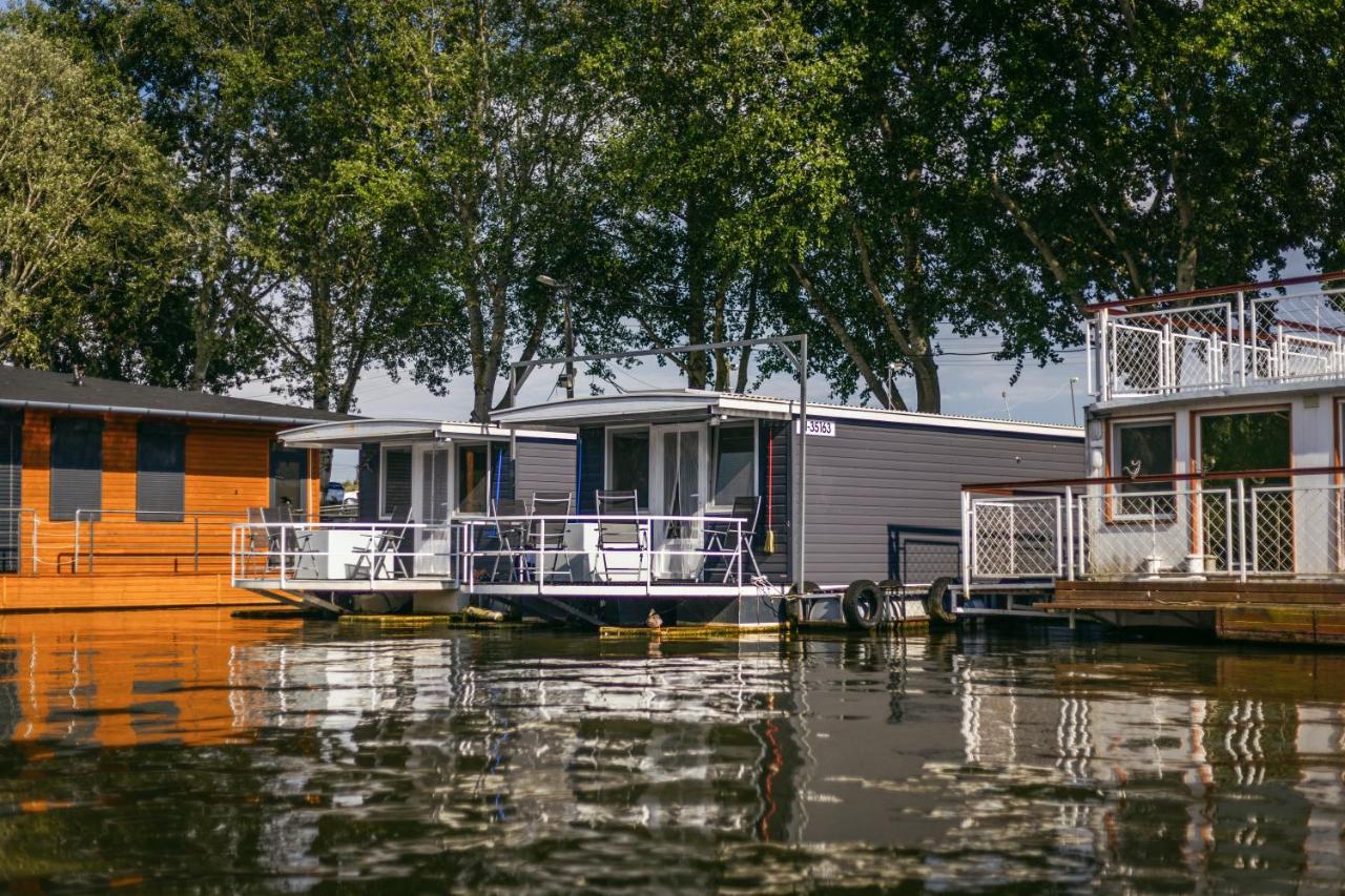 Lakóhajó, úszóház - Tisza-tó - B&B