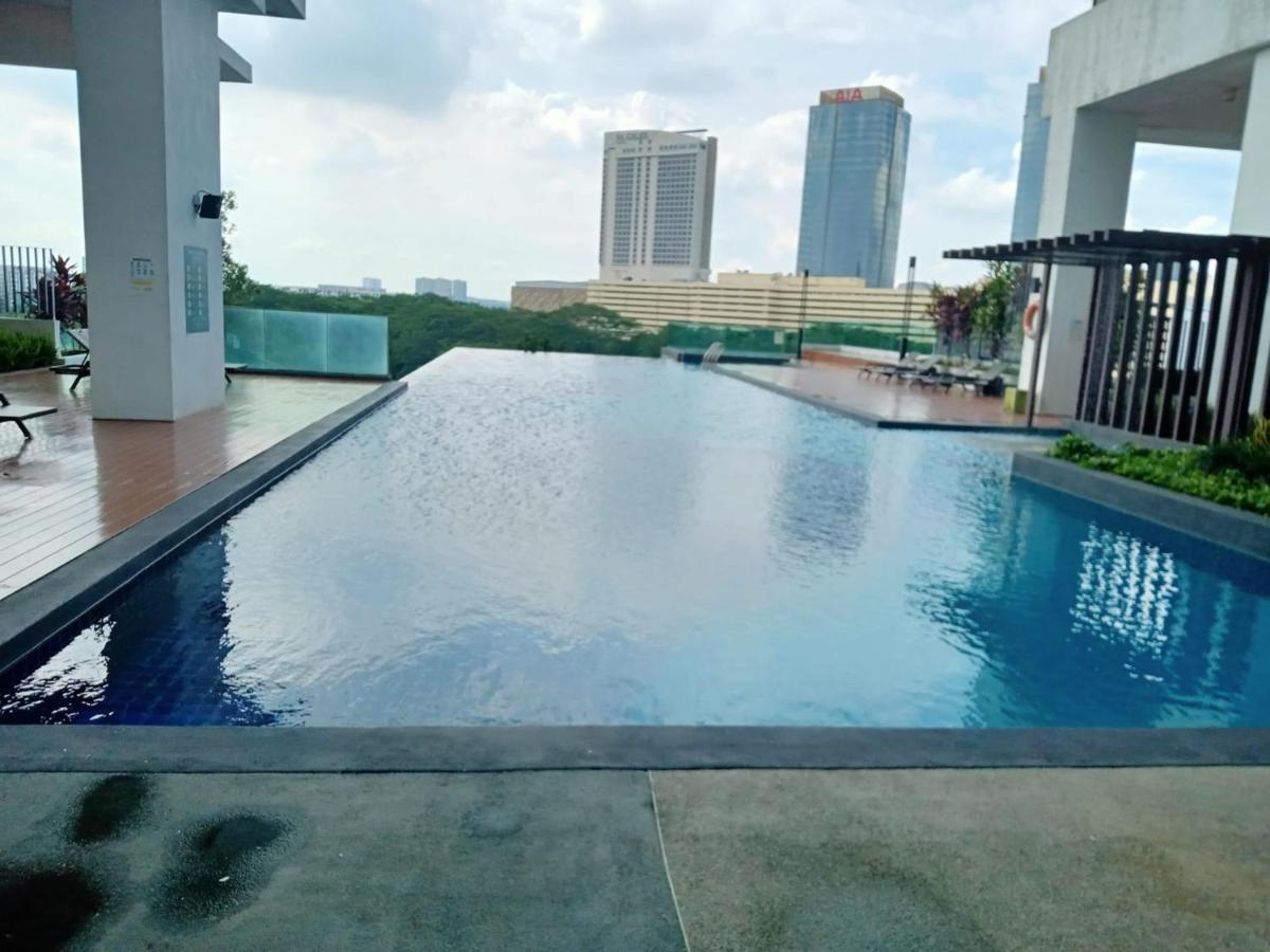 Mosaic 1BR, WIFI, walking distance to Mid Valley JB , 4-5pax - B&B