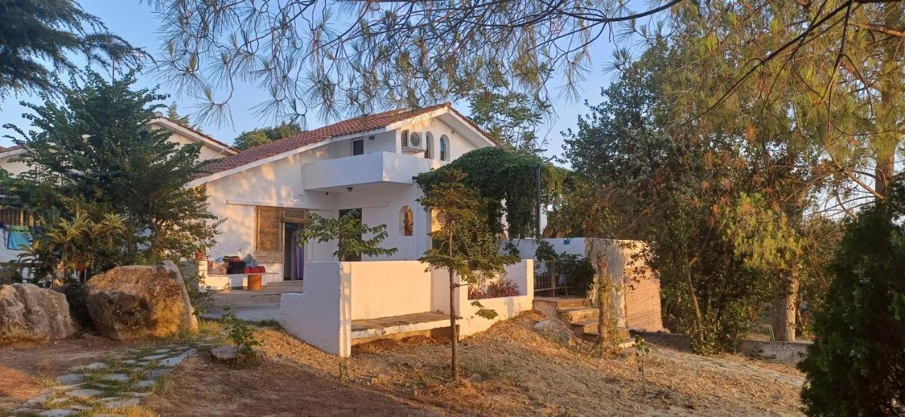 Sea & Stone House - Ferienwohnung Karianí